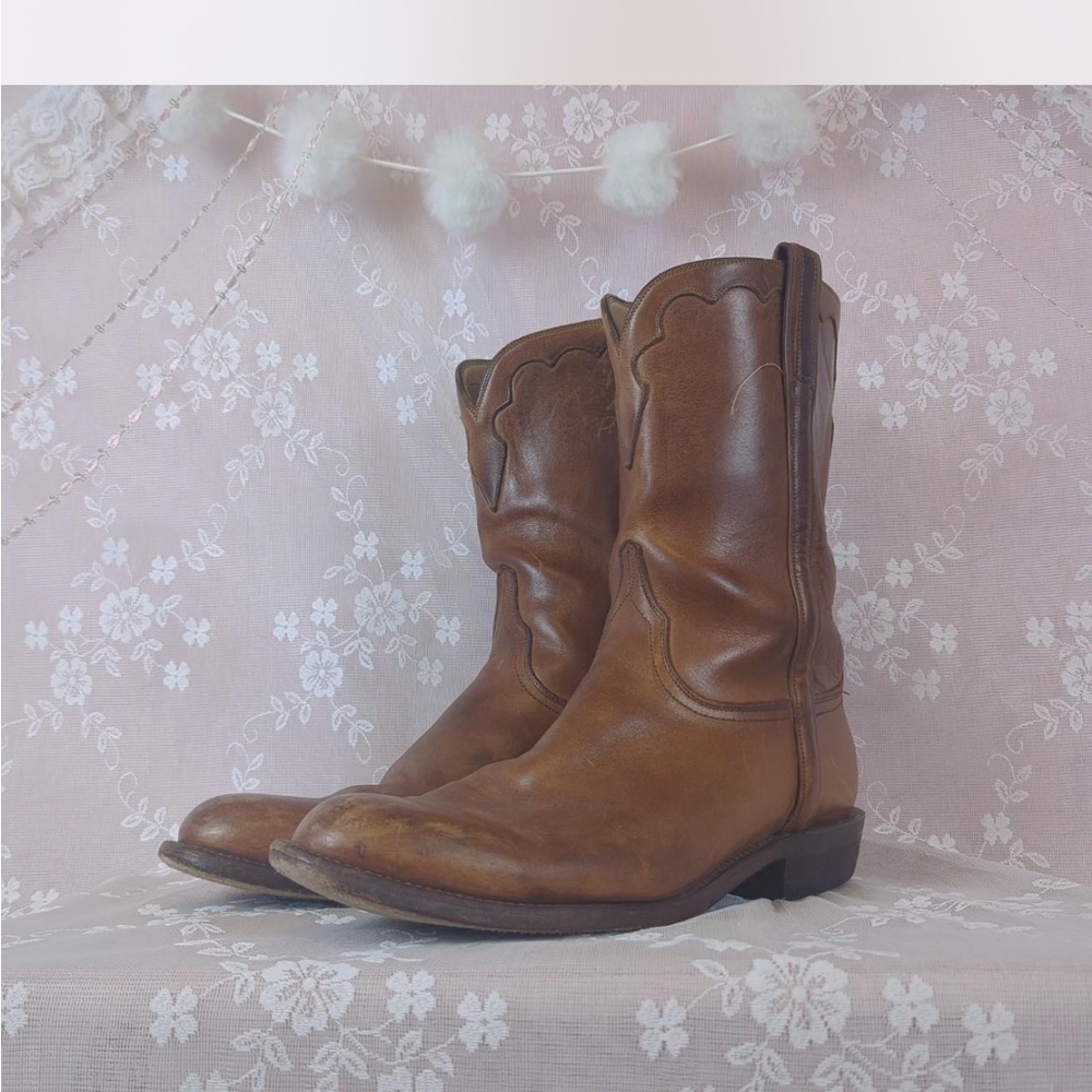 Lucchese classics